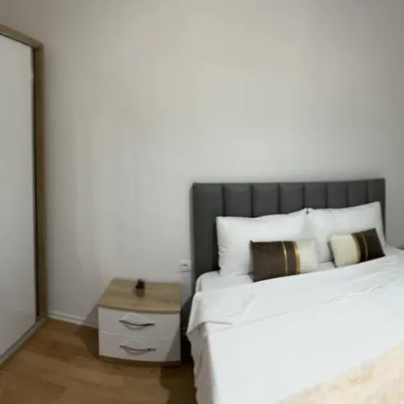 Kristal Apartament2 * Tirana
